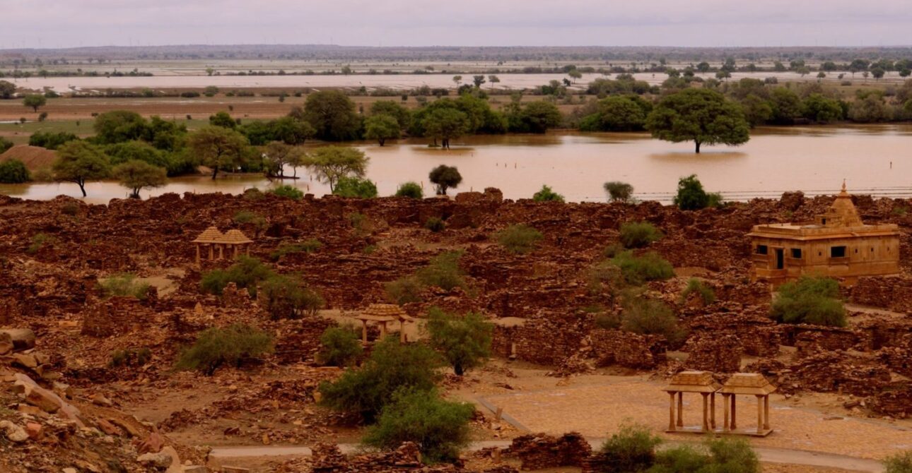 👻 Ghost Villages of India – Hauntingly Beautiful and Forgotten by Time