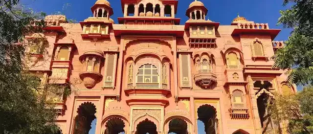 photo spot to pin-Patrika Gate’s rainbow arches