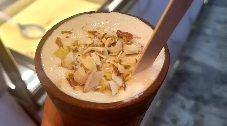 🍽️ Lassi & Sweets