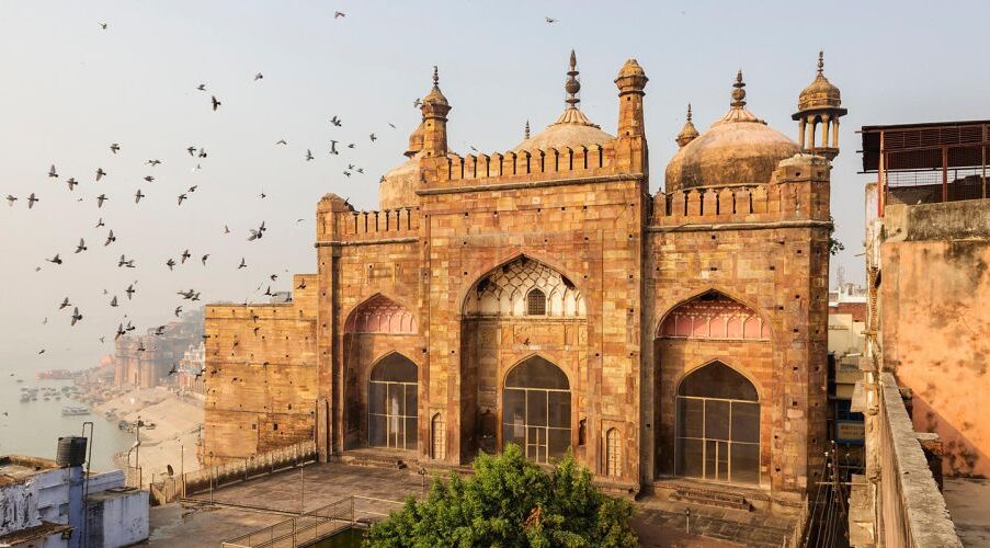 Alamgir Mosque (Beni Madhav ka Darera)