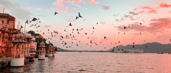 Lake-Pichola-during-sunsets-in-Udaipur