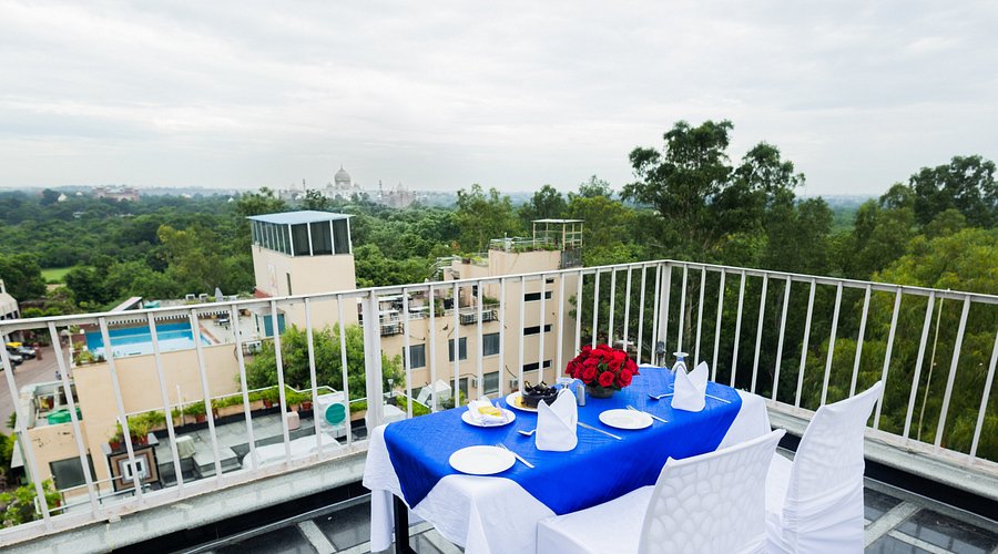 Rooftop Restaurants with Taj Views